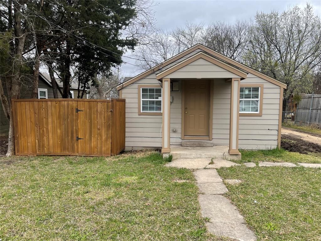 Property Photo: 3010 Mitchell Street TX 75402