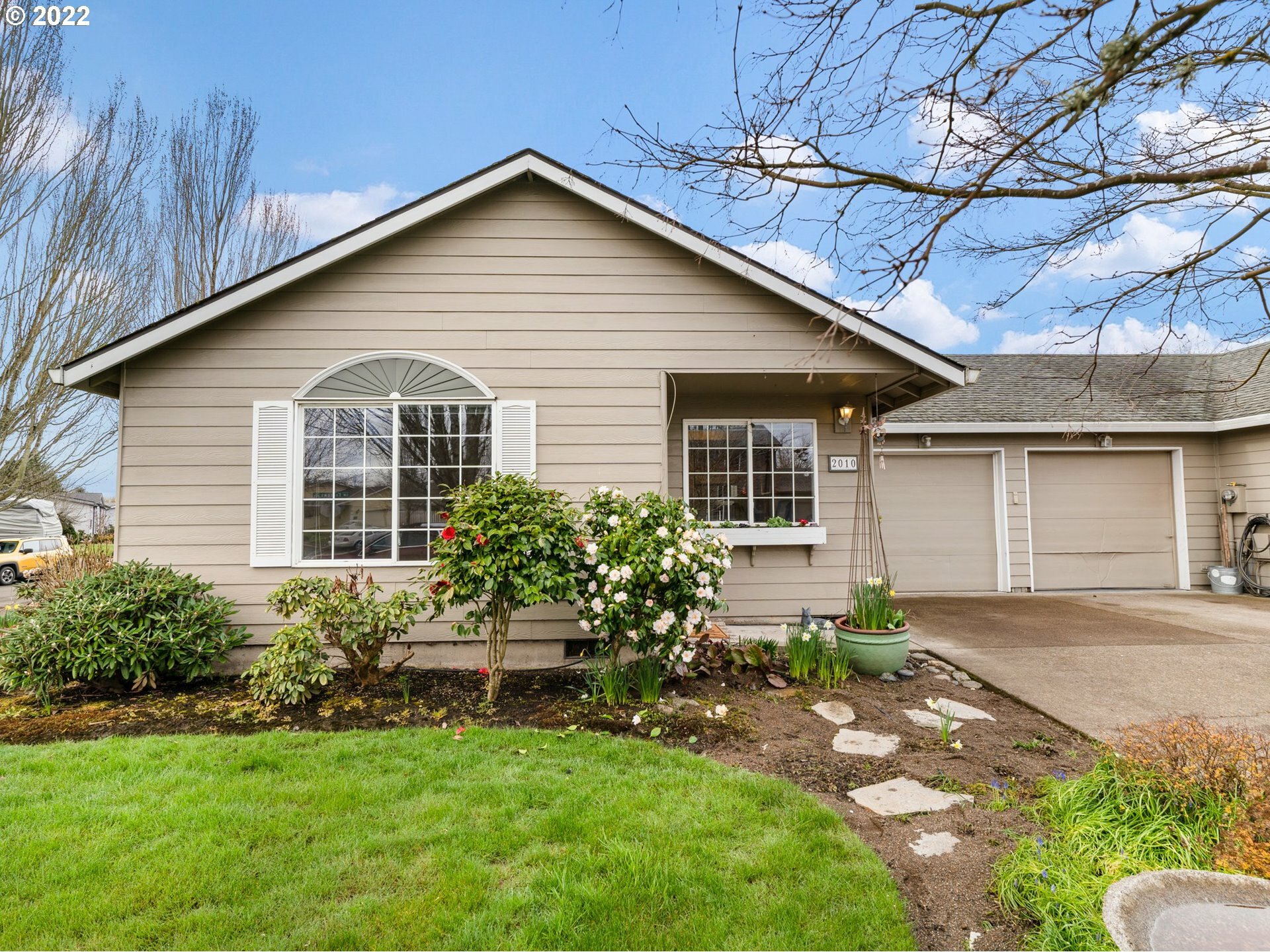 Property Photo: 2010 SW Fellows St OR 97128