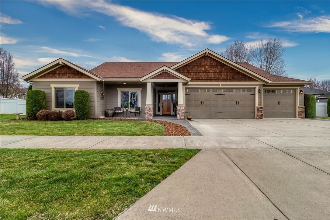 Property Photo:  392 Eagle Crest Drive  WA 99362 