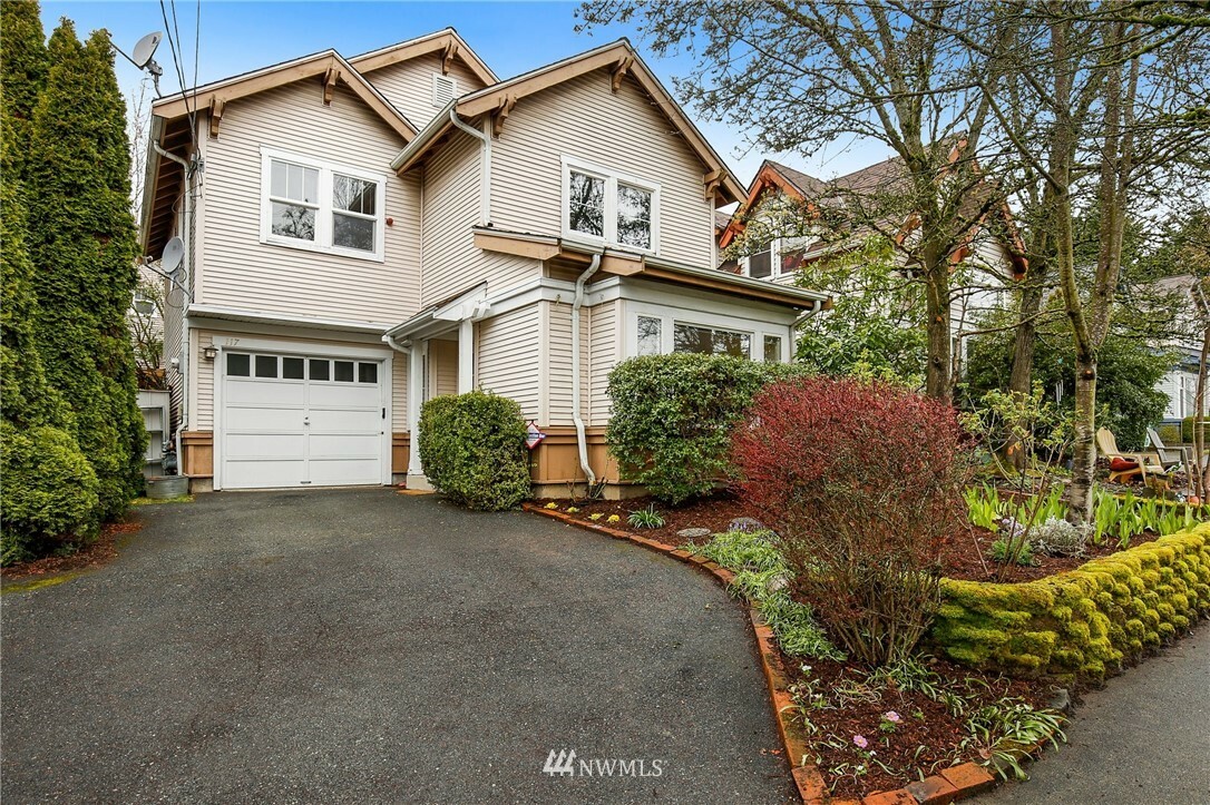 Property Photo:  117 25th Avenue S  WA 98144 