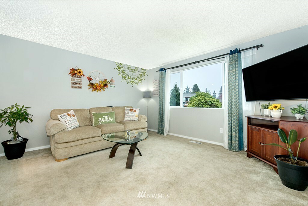 Property Photo:  2022 S 281st Street  WA 98003 