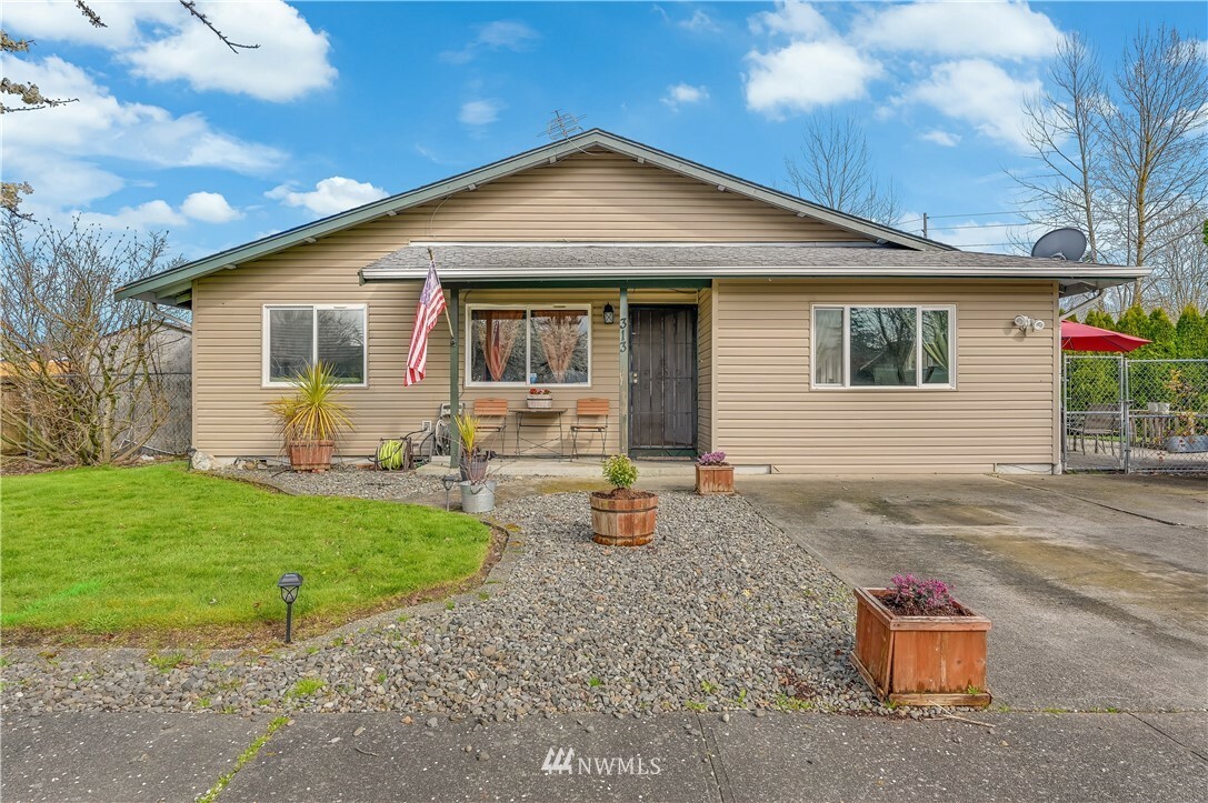 Property Photo:  313 Johnson Street  WA 98022 