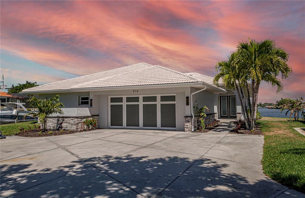 Property Photo: 316 Nassau Street N FL 34285