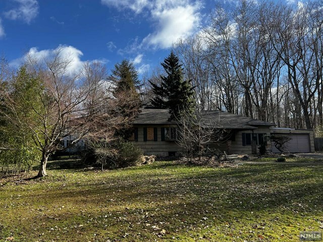 Property Photo:  145 Hickory Lane  NJ 07624 