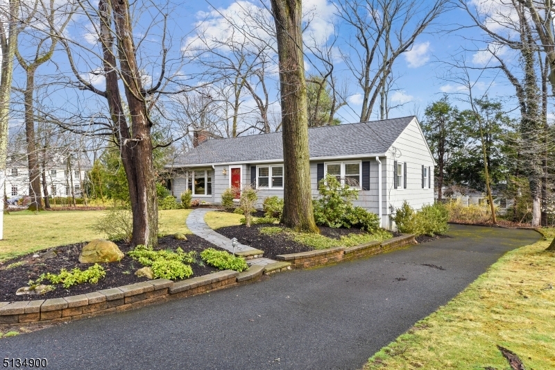 Property Photo:  18 Lenape Trl  NJ 07928 