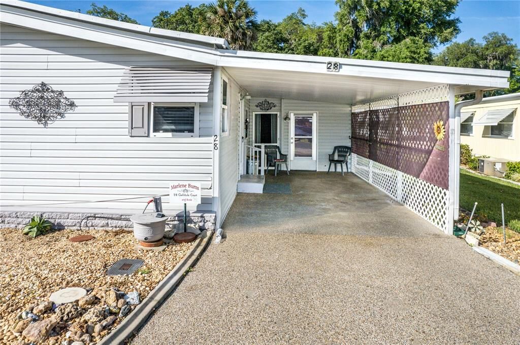 Property Photo: 28 Gallinule Court FL 34731