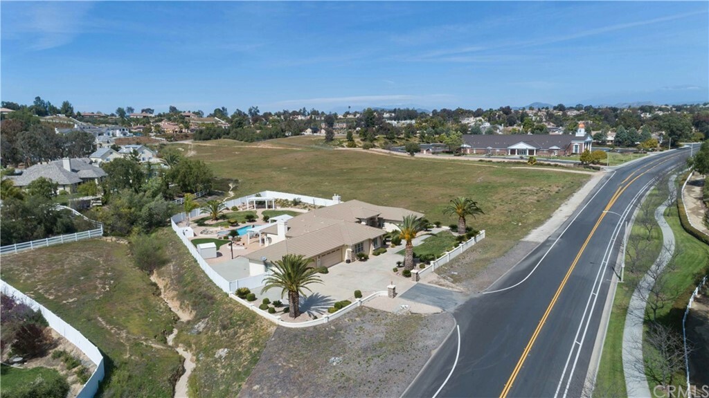 Property Photo:  32226 Pauba Road  CA 92592 