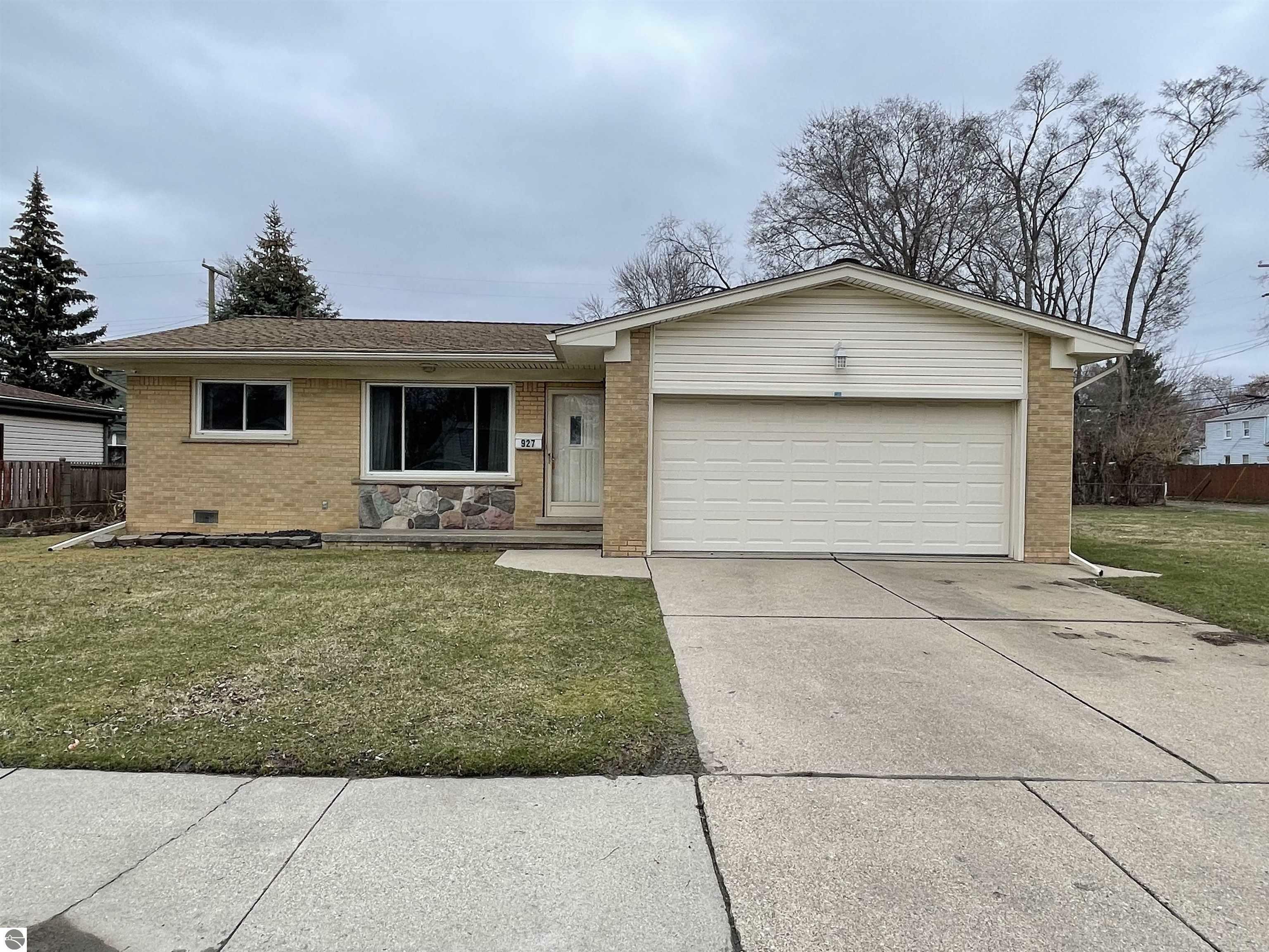 Property Photo:  927 Cora Street  MI 48192 