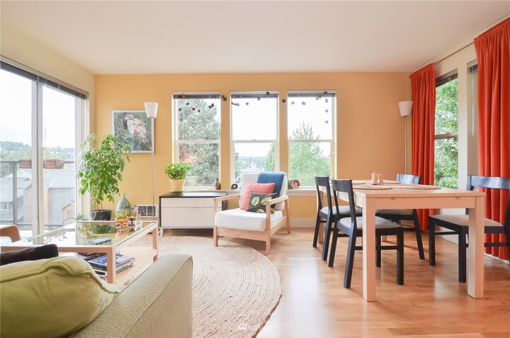 Property Photo:  209 N 39th Street 301  WA 98103 