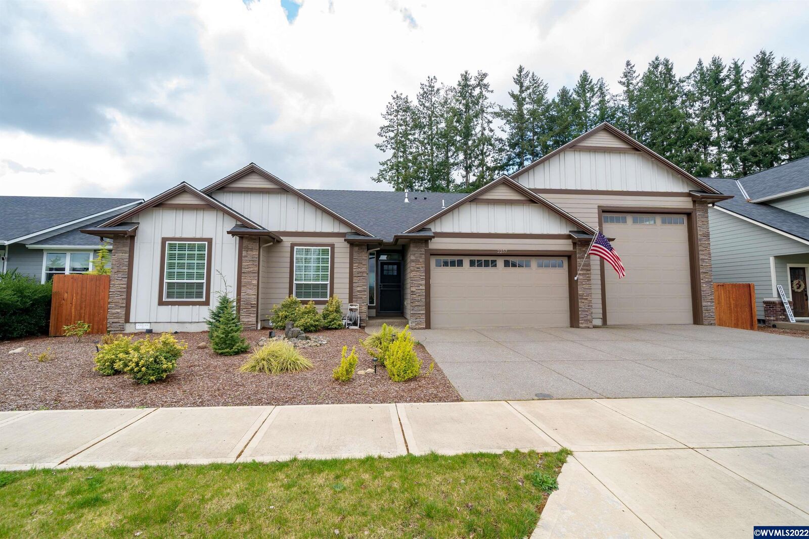 Property Photo:  2257  Deer Av  OR 97383-1693 