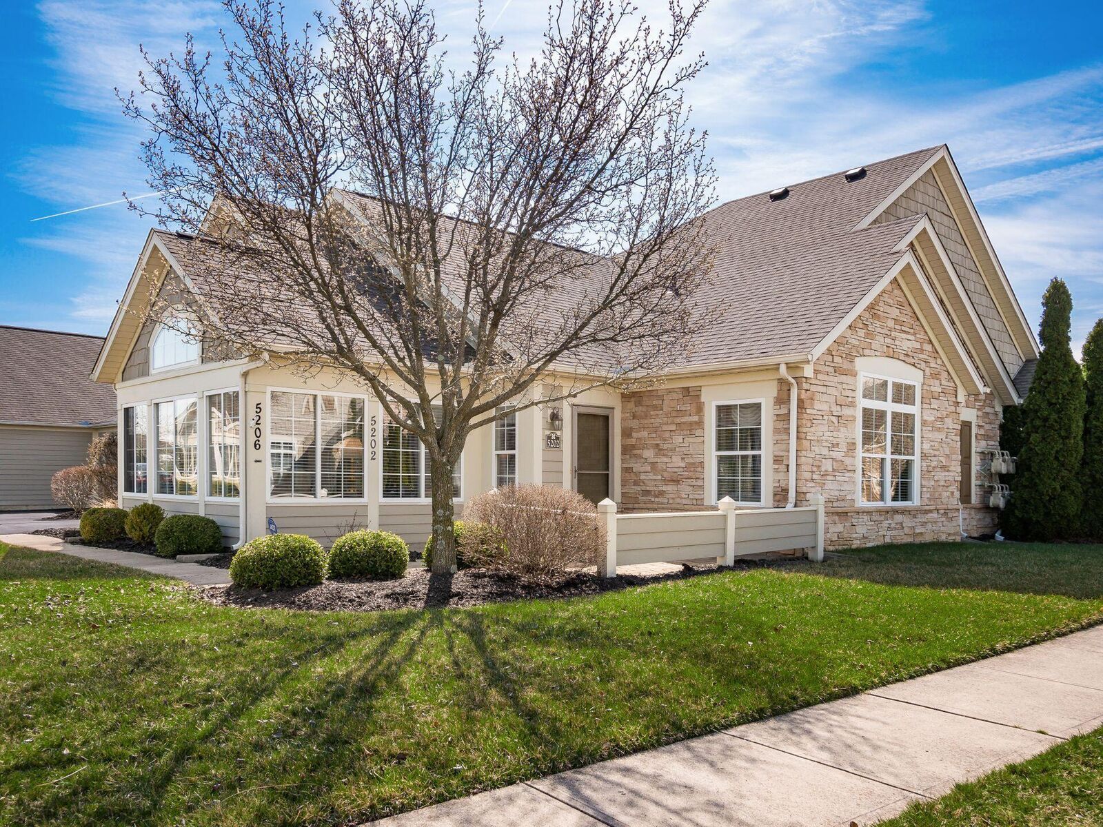Property Photo:  5202 Hayden Woods Lane  OH 43026 