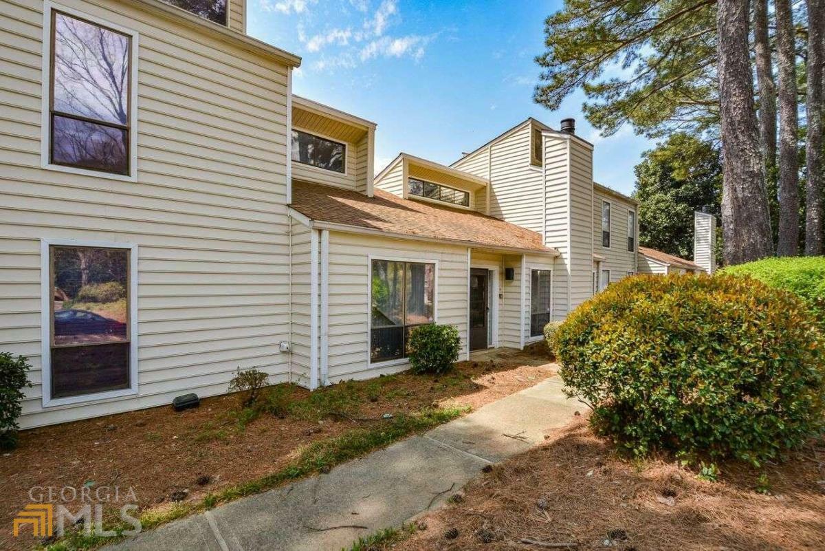 Property Photo: 616 Serramonte Drive GA 30068