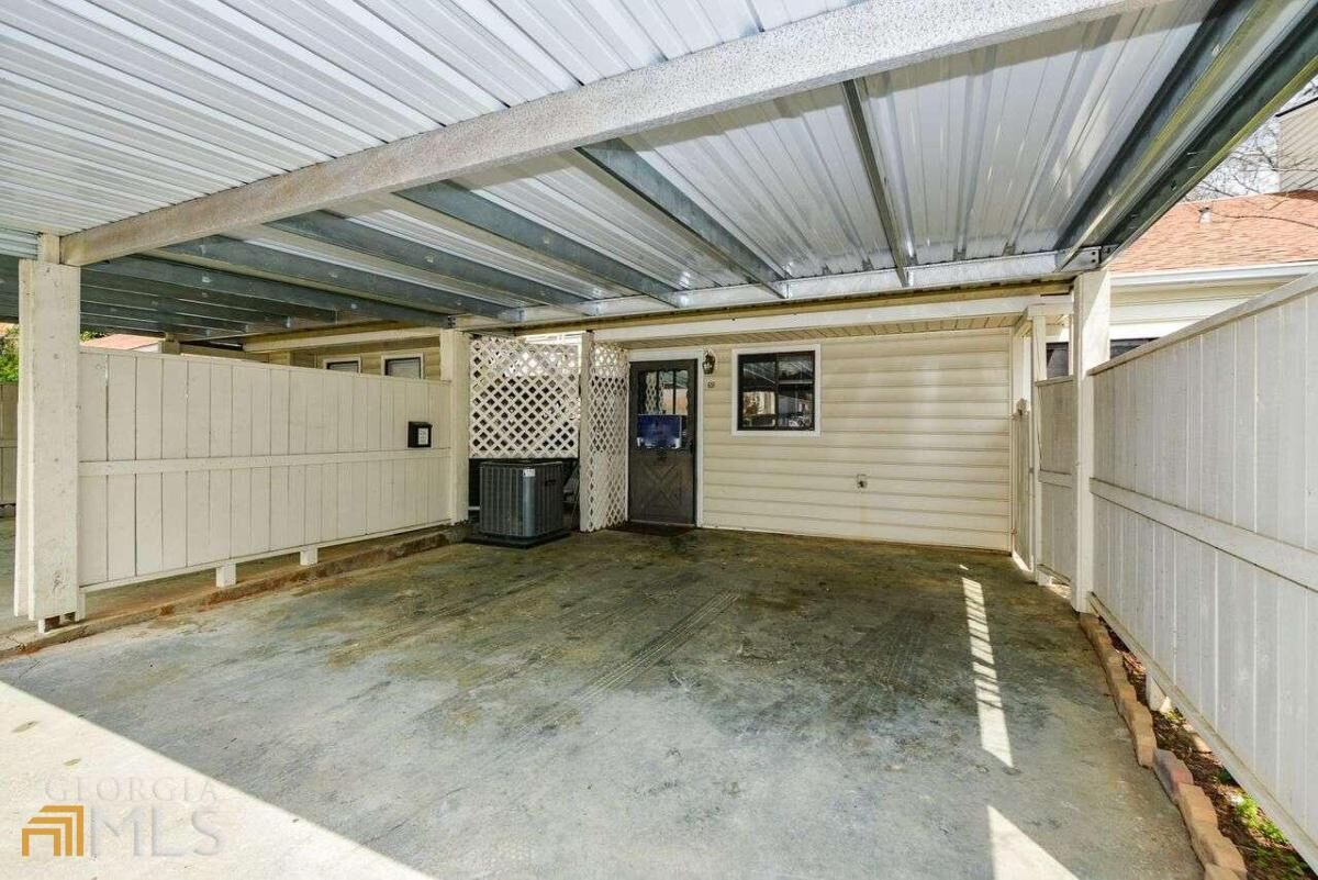 Property Photo: 616 Serramonte Drive GA 30068