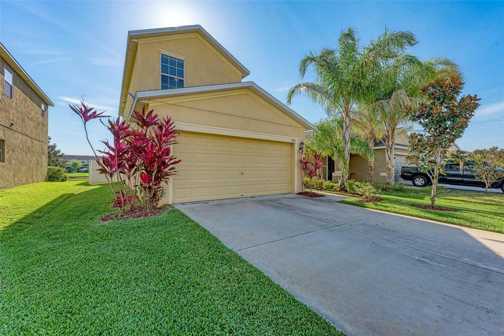 Property Photo:  1913 Hawks View Drive  FL 33570 