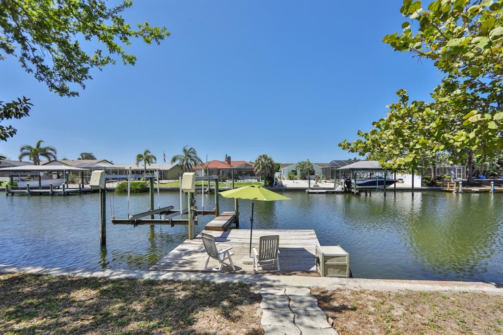 Property Photo:  6522 Solitaire Palm Way  FL 33572 