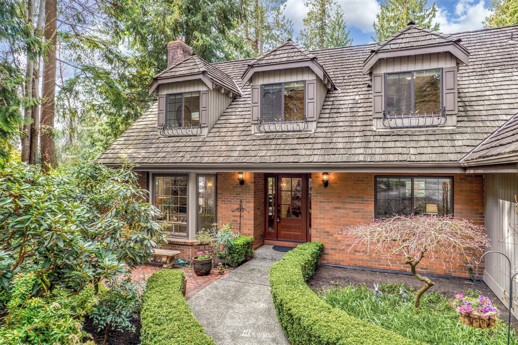 Property Photo: 12939 64th Avenue NE WA 98034