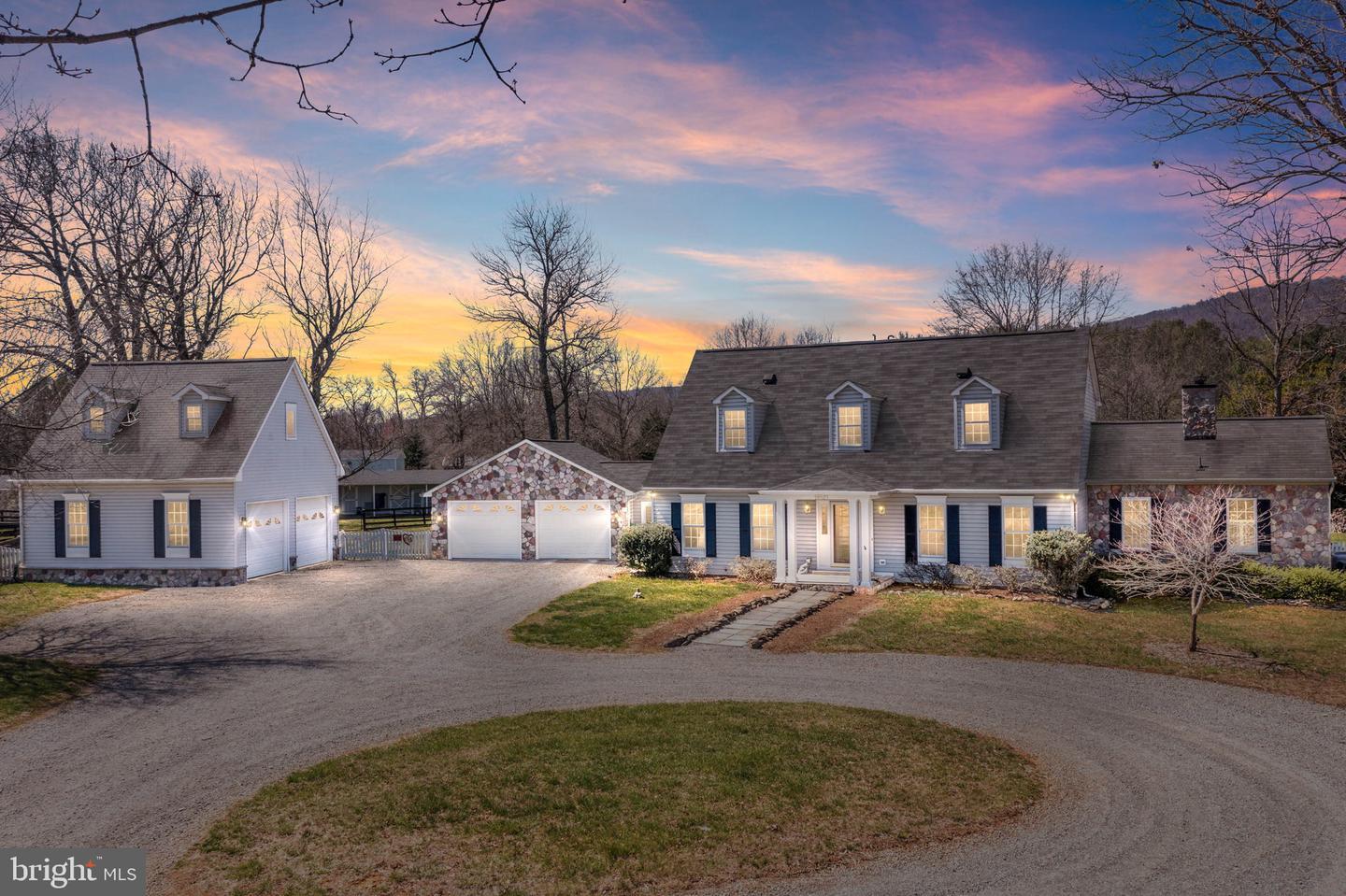 Property Photo: 19821 Foggy Bottom Road VA 20135