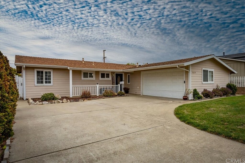 Property Photo:  1509 W Lemon Avenue  CA 93436 