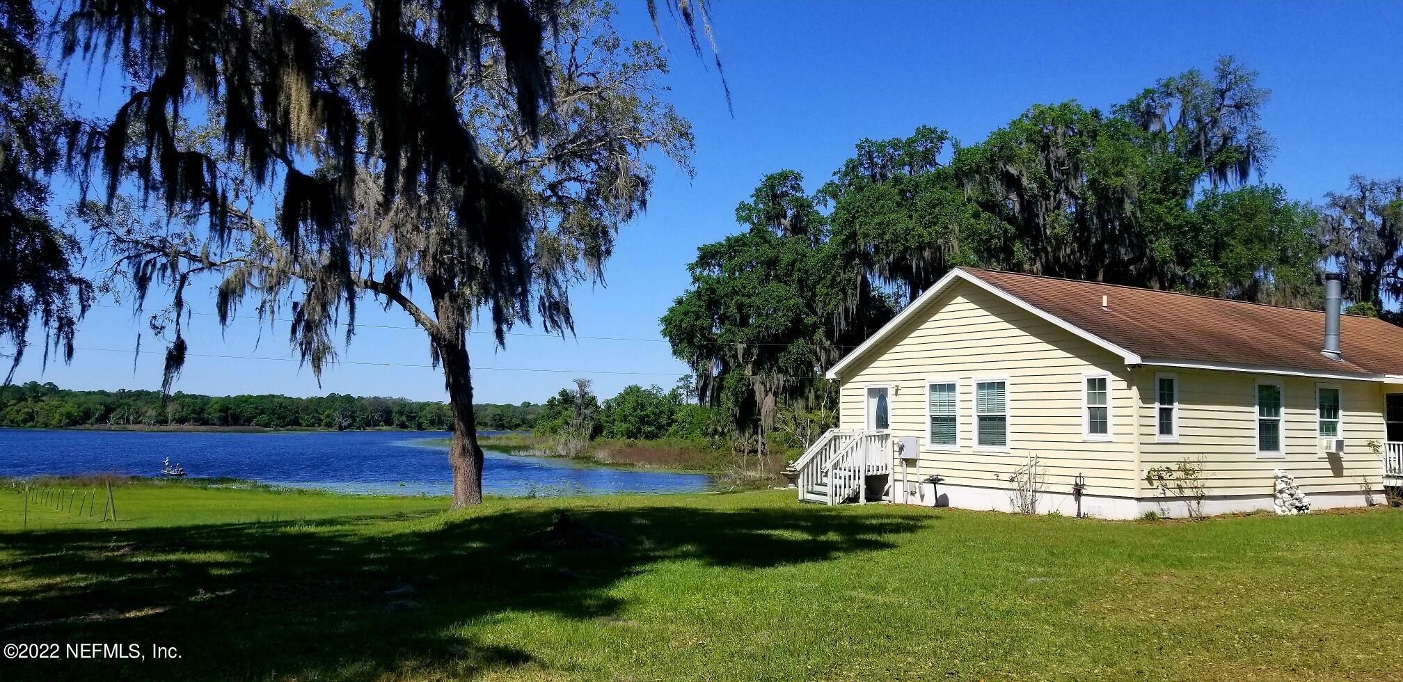 Property Photo: 100 Robinson Lane FL 32190