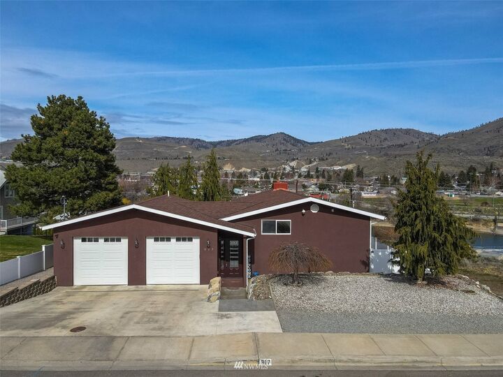 317 E Raymond Street  Chelan WA 98816 photo