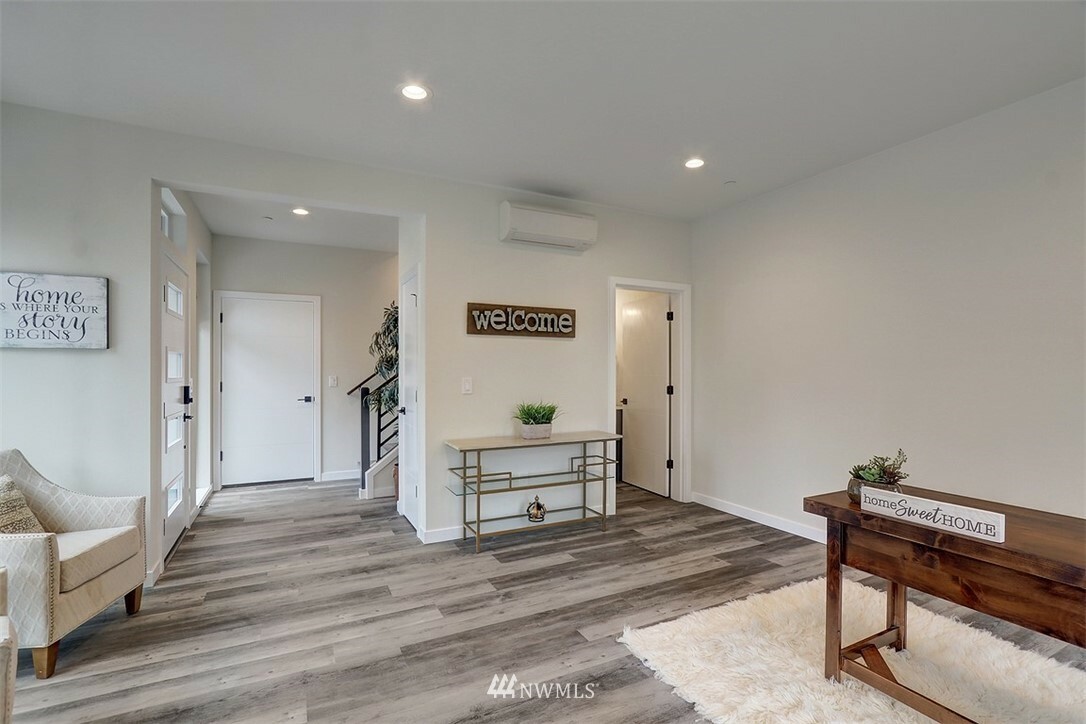 Property Photo: 21511 50th Avenue W F WA 98043