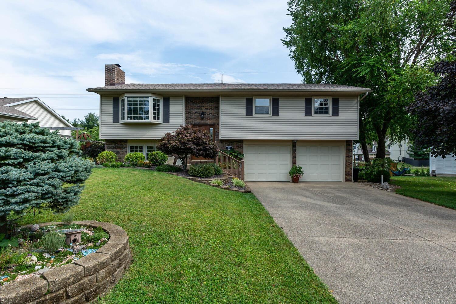 Property Photo: 1519 E Bradshire Street IN 47401