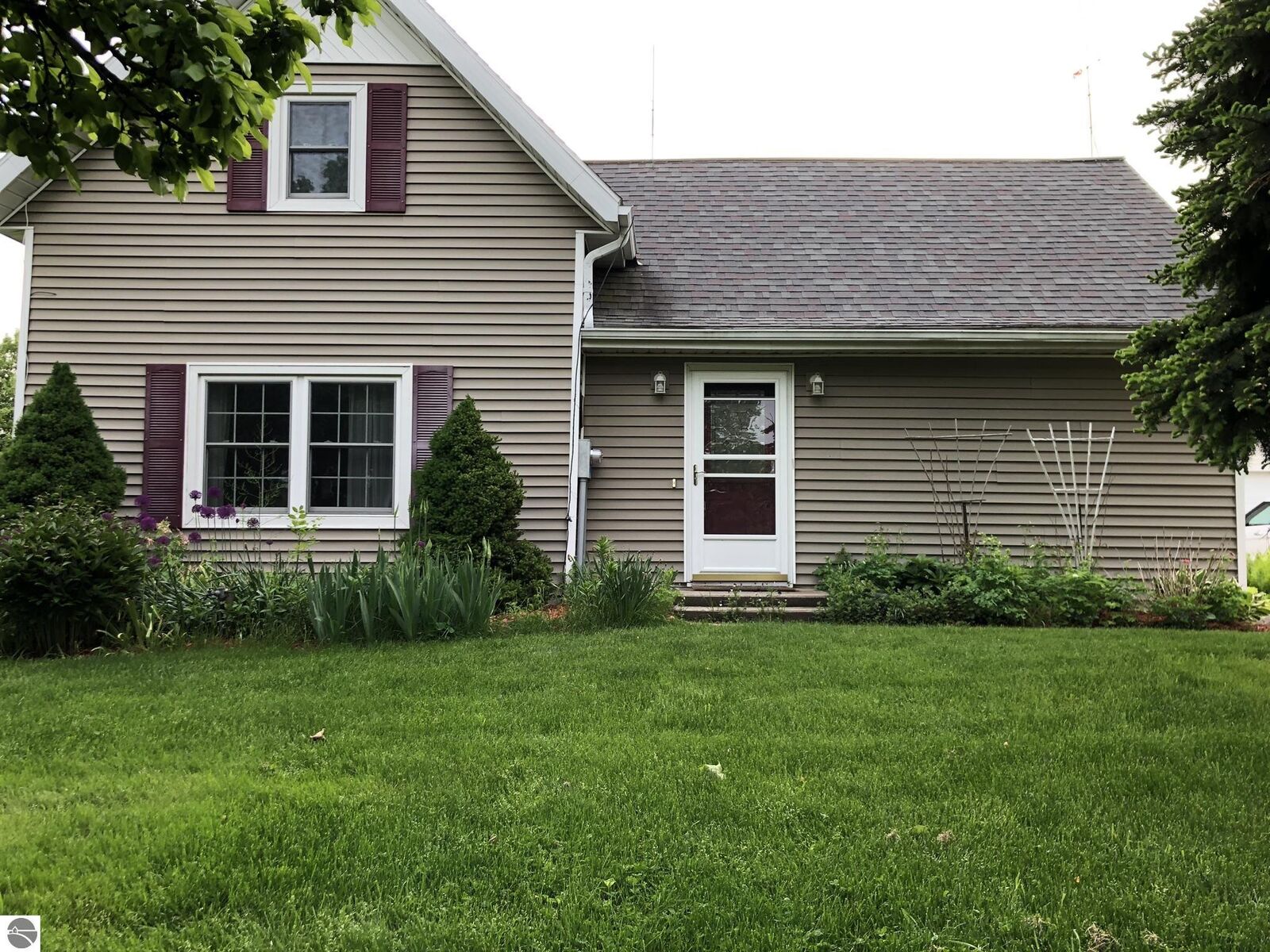 Property Photo:  9973 N Pingree Road  MI 48801 