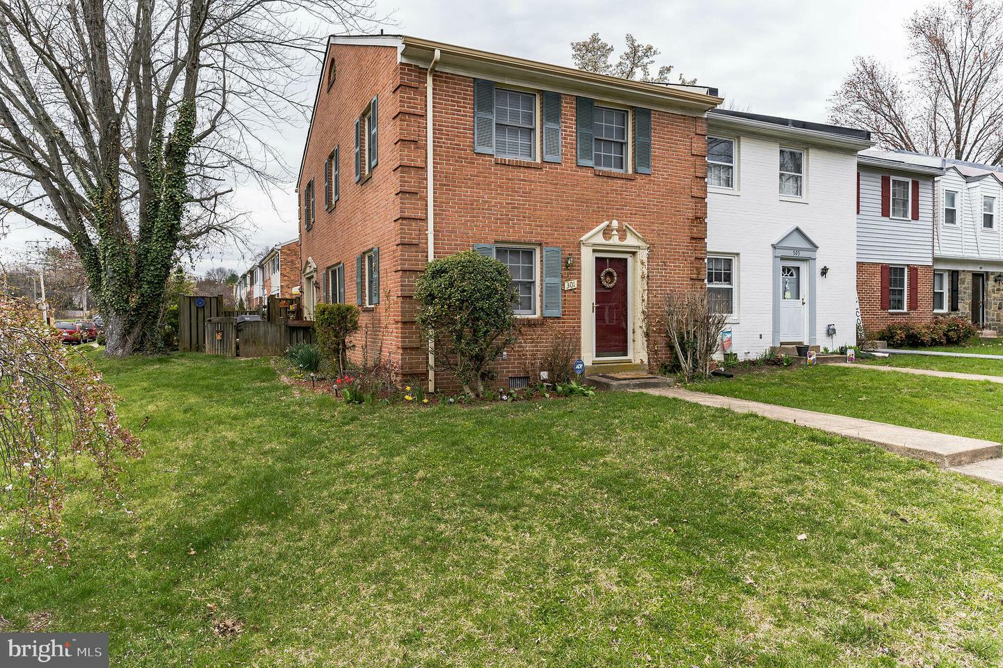 Property Photo:  301 Rock Spring Drive SW  VA 20175 