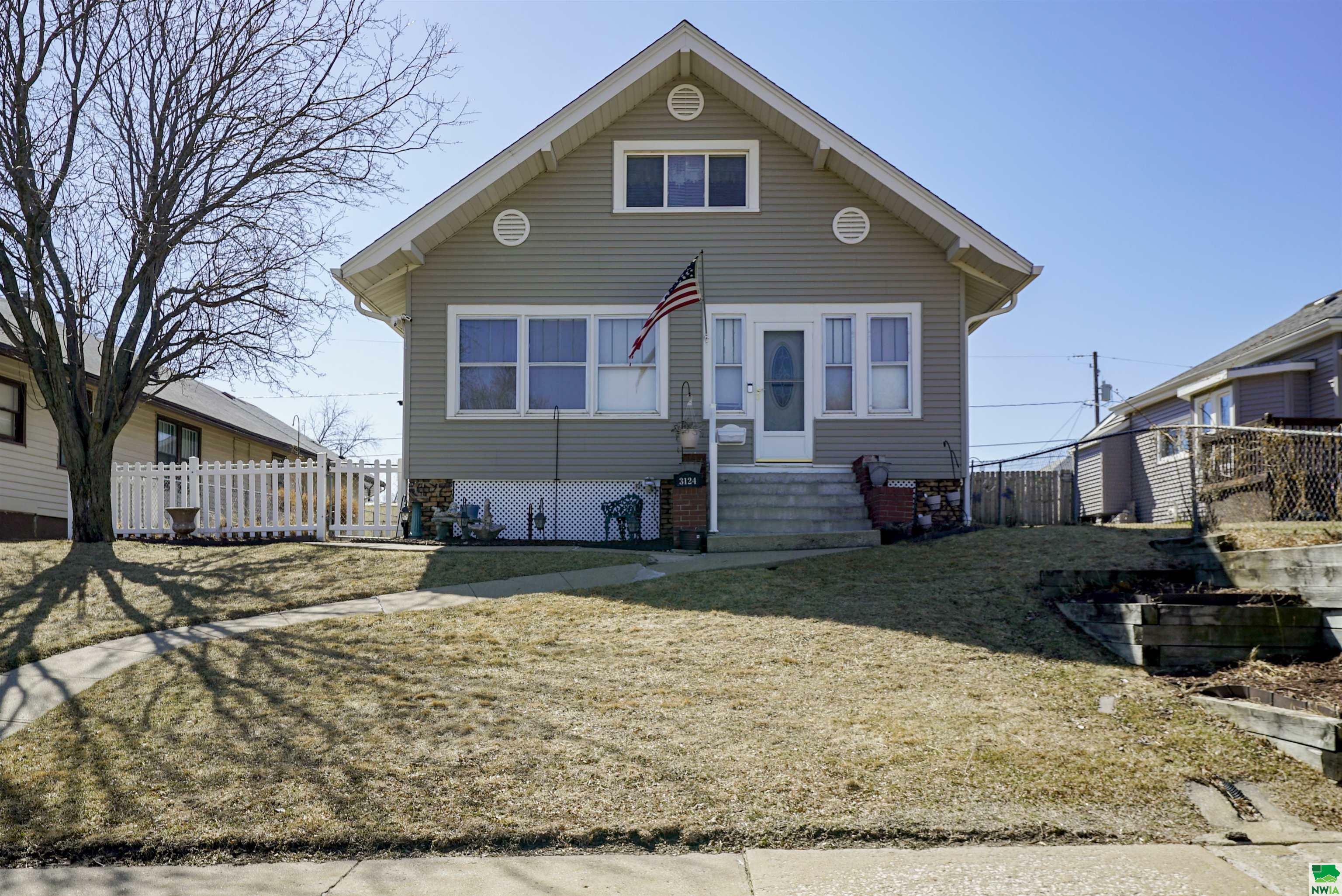 Property Photo:  3124 4th Avenue Pl  IA 51106 