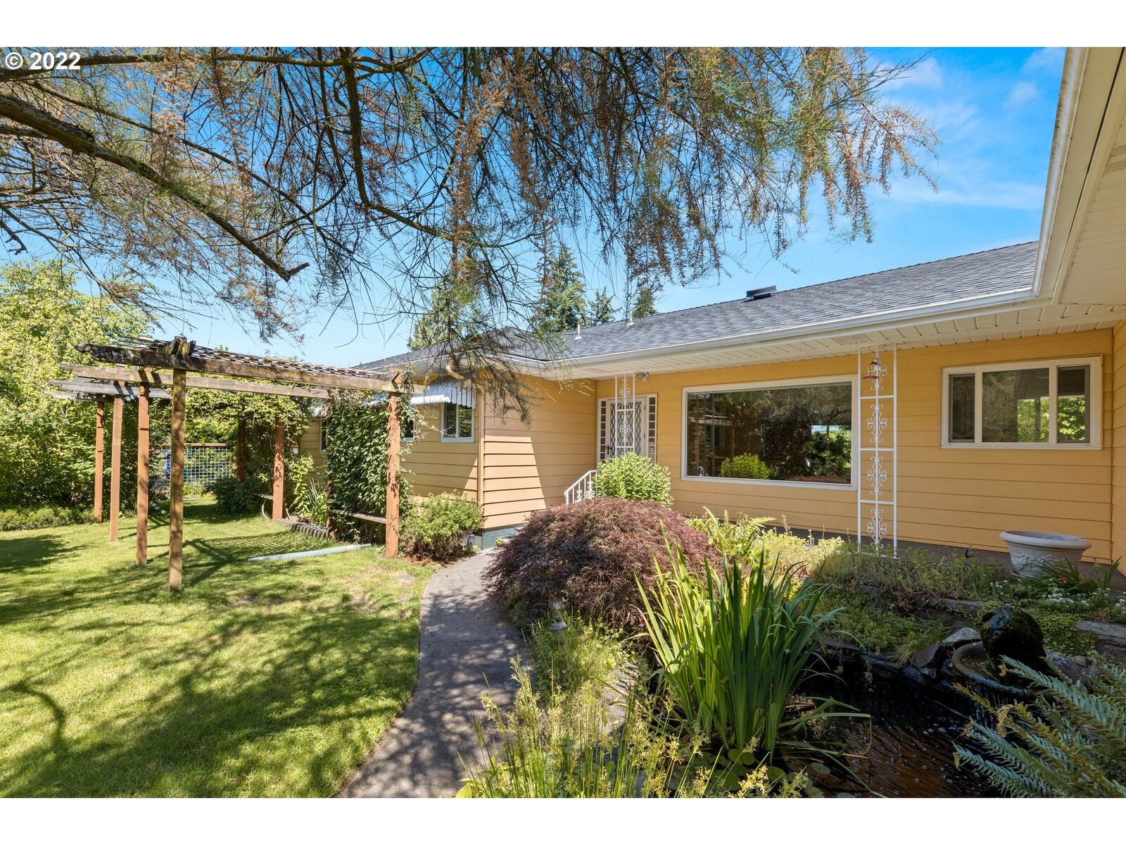 Property Photo: 3801 NE Rosa Parks Way OR 97211