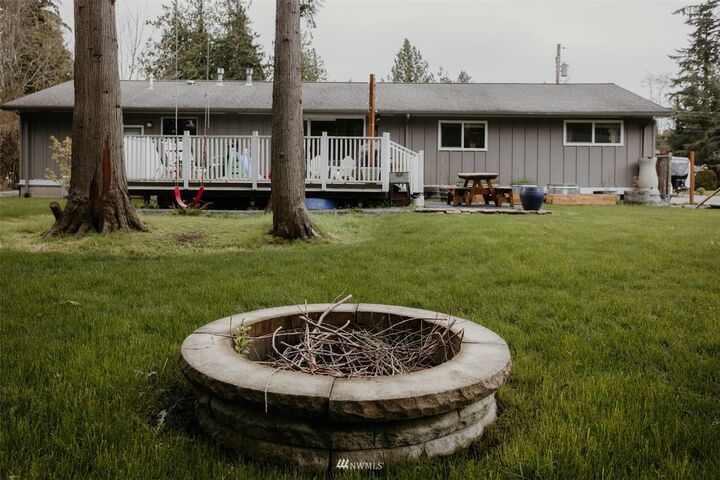 Property Photo: 811 Elliott Place WA 98273