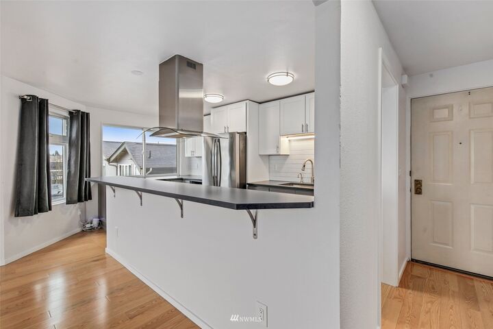 Property Photo:  4806 42nd Avenue SW 5  WA 98116 