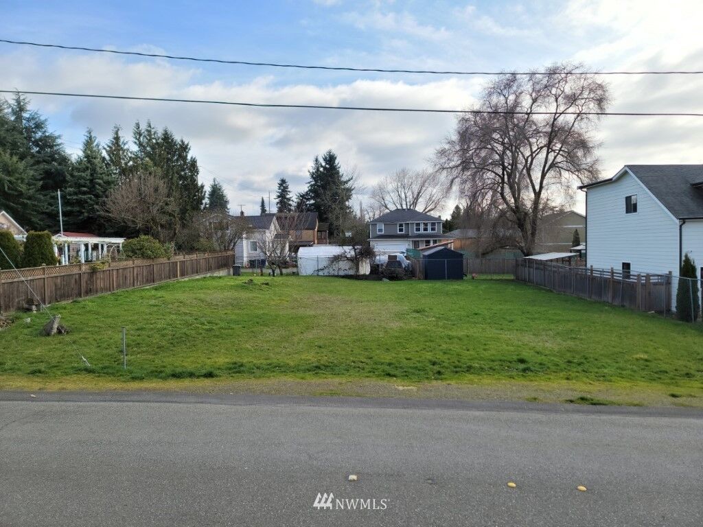 Property Photo:  317 S 15th Street  WA 98055 