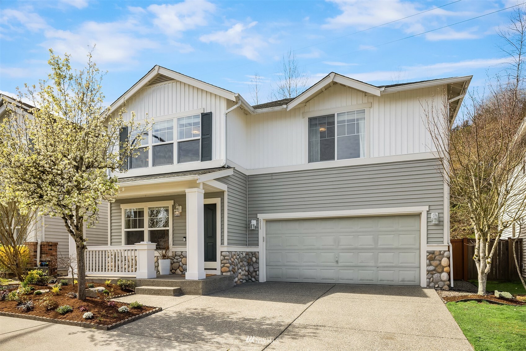 Property Photo:  211 Ferndale Avenue SE  WA 98056 