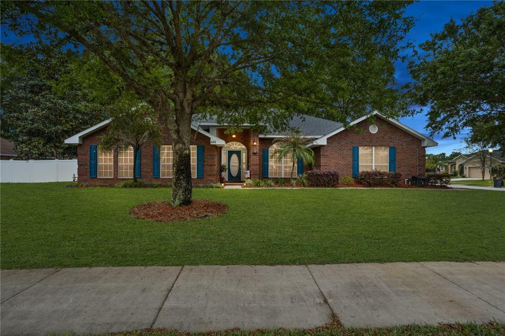 Property Photo: 601 Autumn Fern Lane FL 32720