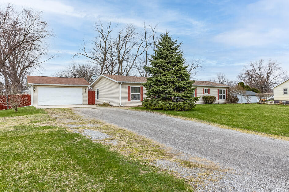 Property Photo:  2122 Carlton Boulevard  MI 49203 