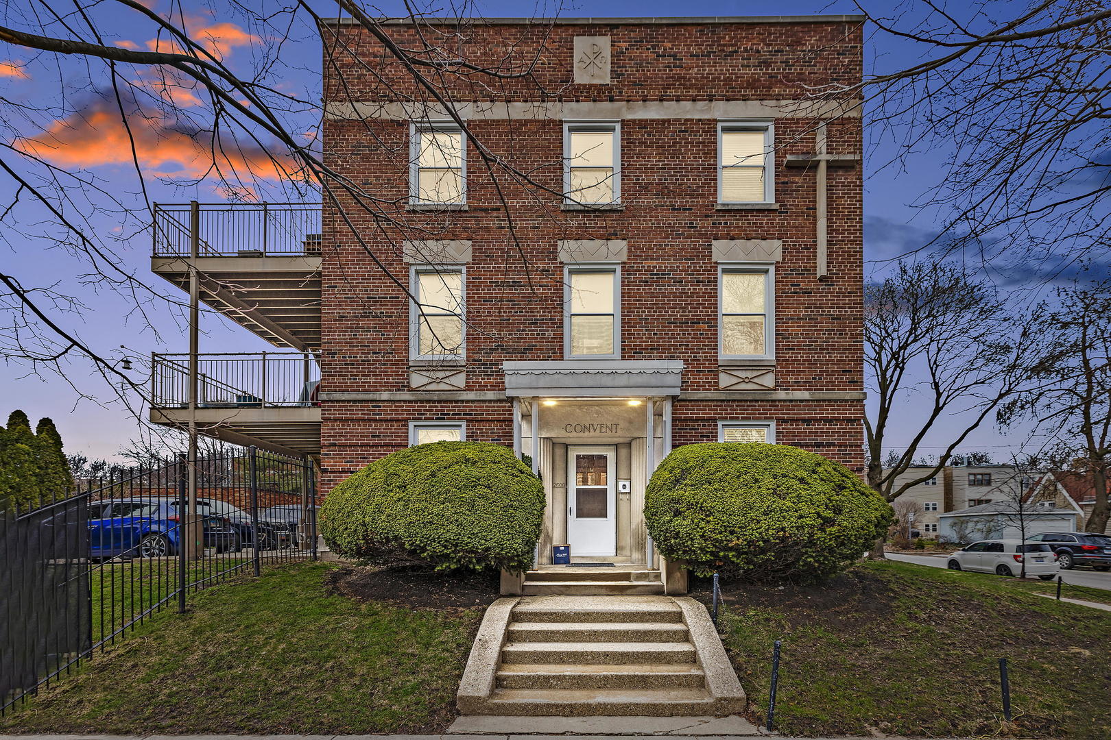 Property Photo: 2600 W Winnemac Avenue 1B IL 60625
