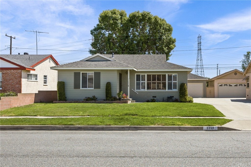 5208 Stevely Avenue  Lakewood CA 90713 photo