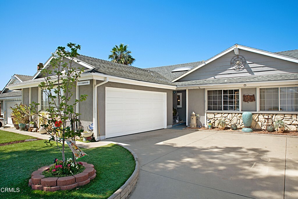 Property Photo:  325 Lakewood Avenue  CA 93004 