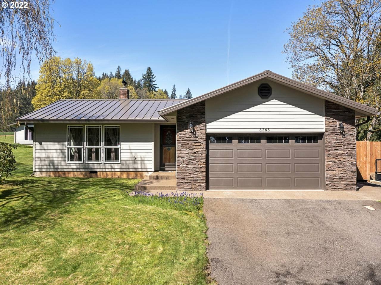 Property Photo: 3265 Cloverdale Dr OR 97392