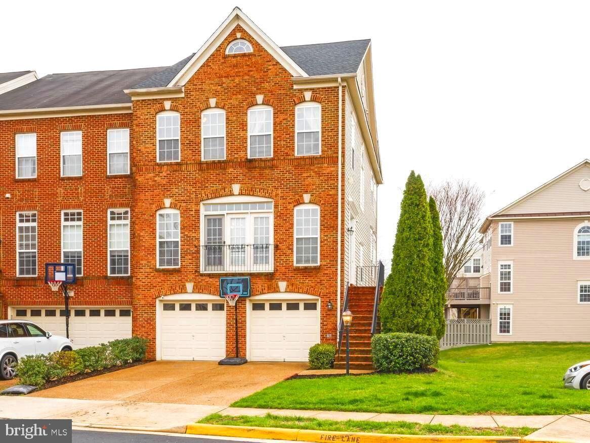 Property Photo:  43109 Royal Fern Terrace  VA 20148 