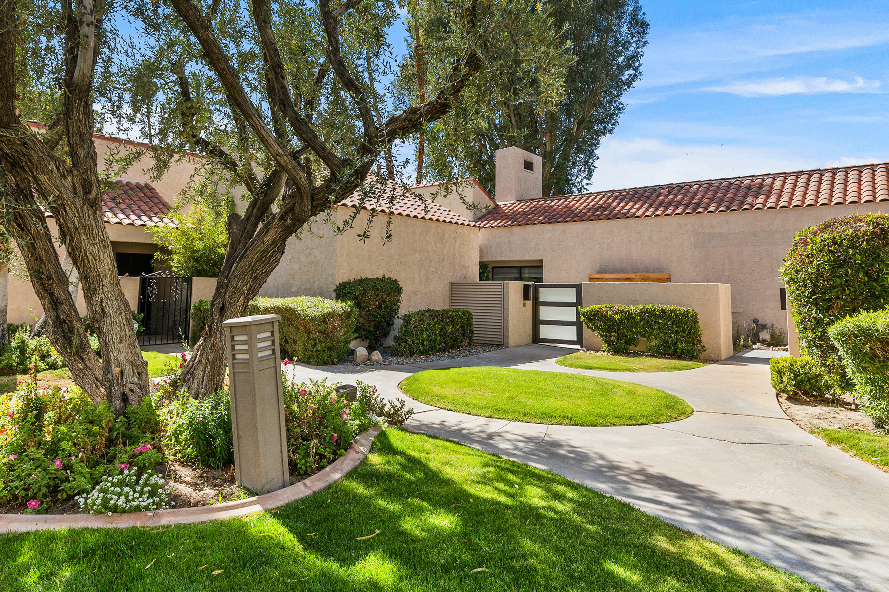 Property Photo:  115 Racquet Club Drive  CA 92270 