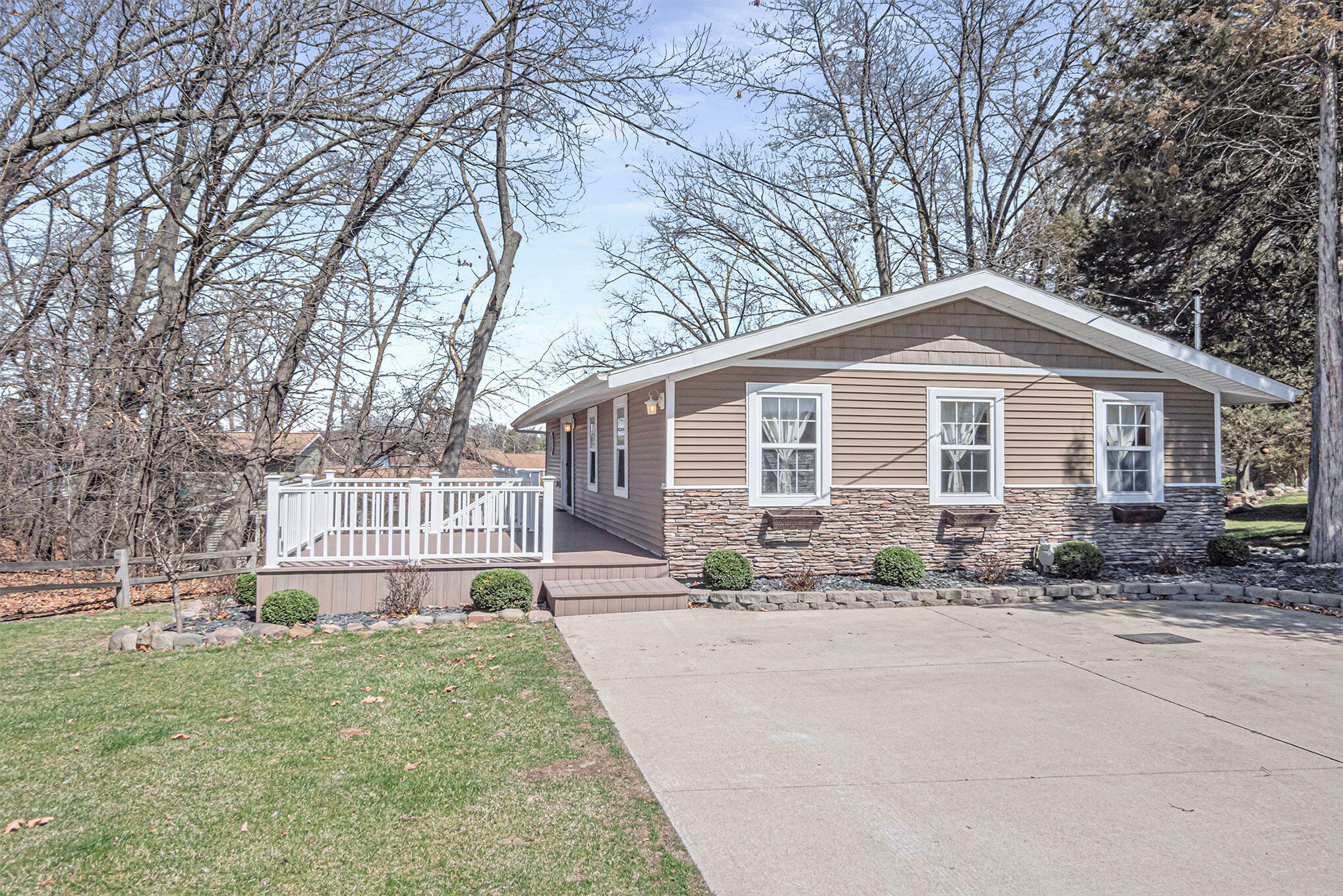 Property Photo:  412 Nottingham Drive  MI 49230 