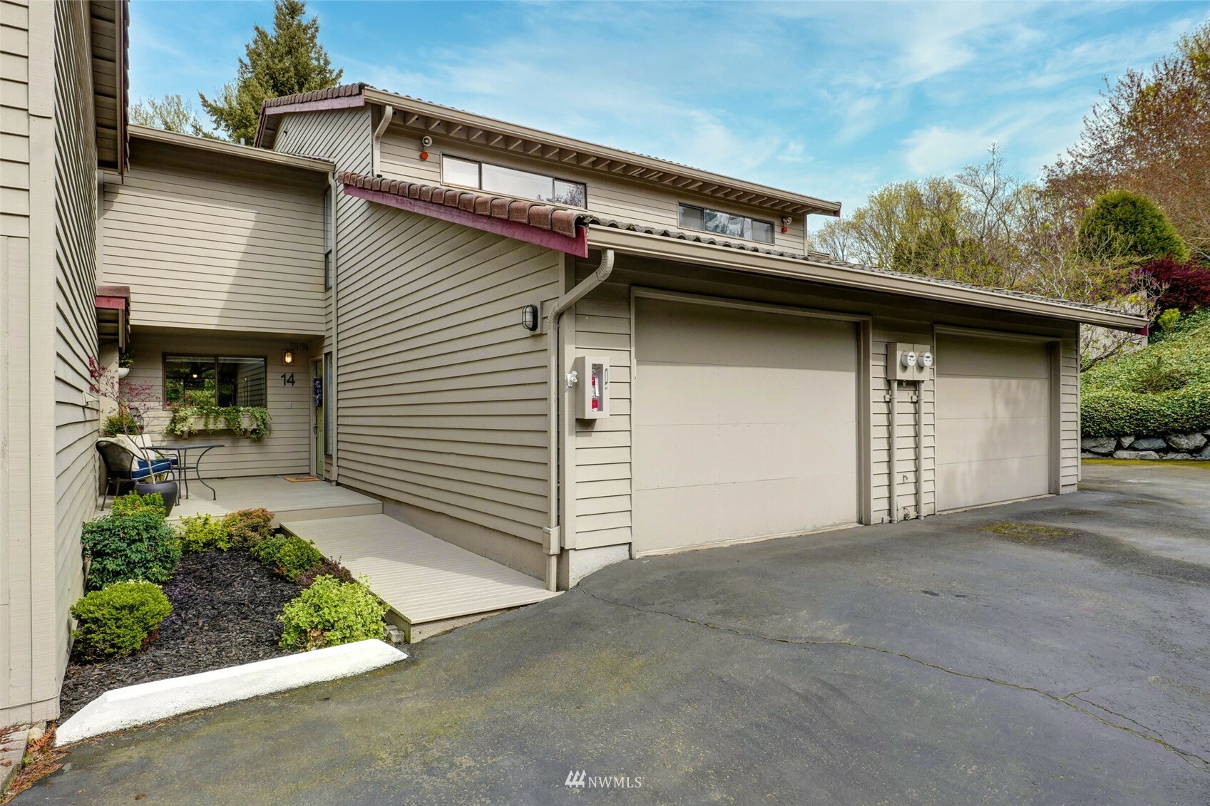 Property Photo:  1022 Kirkland Avenue 14  WA 98033 