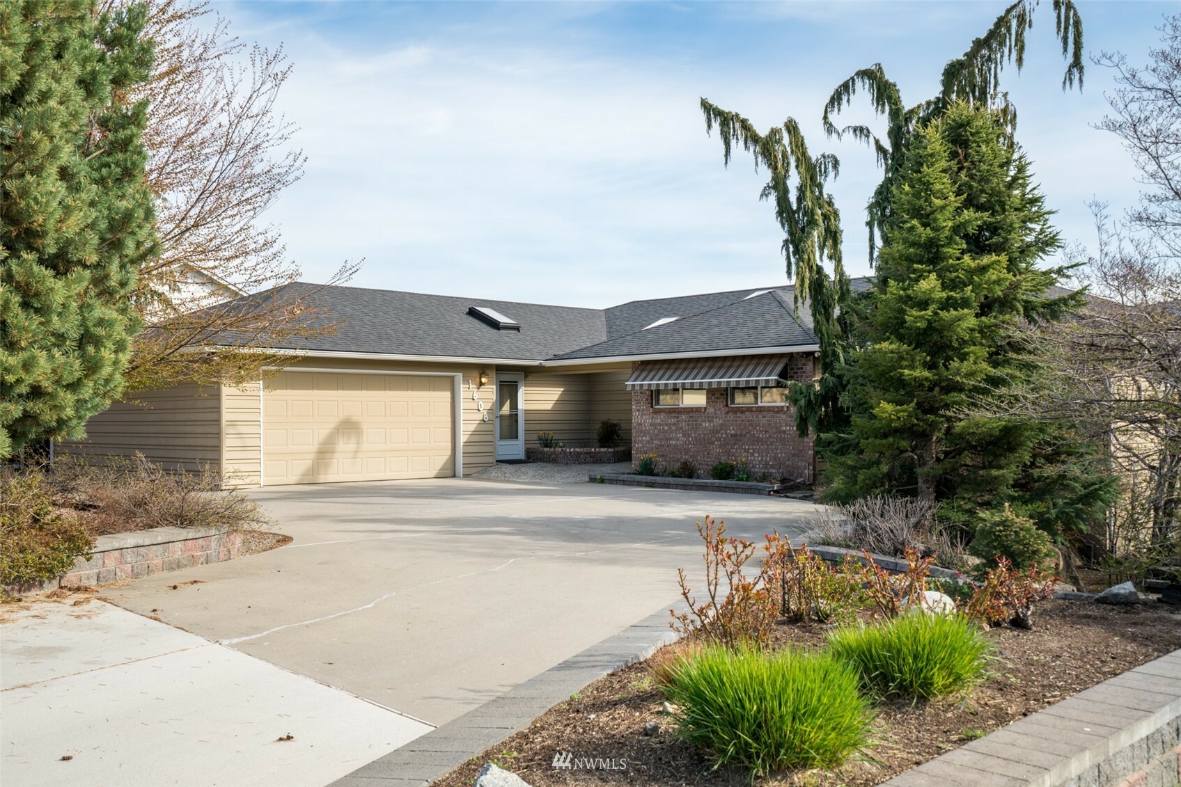 Property Photo:  1608 Horselake Road  WA 98801 