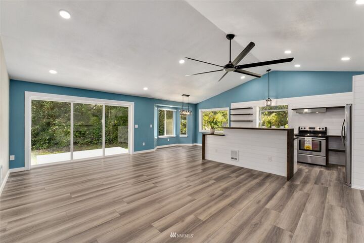 Property Photo: 607 Woodland Loop NE WA 98569