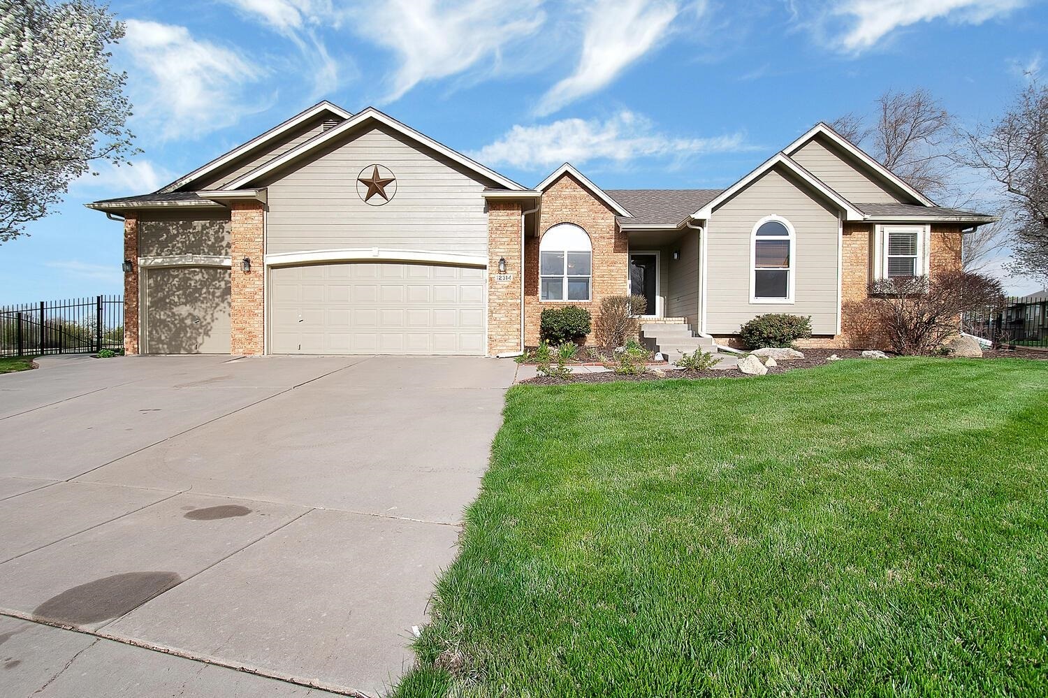 Property Photo:  12314 E Lincoln Ct  KS 67207-7001 