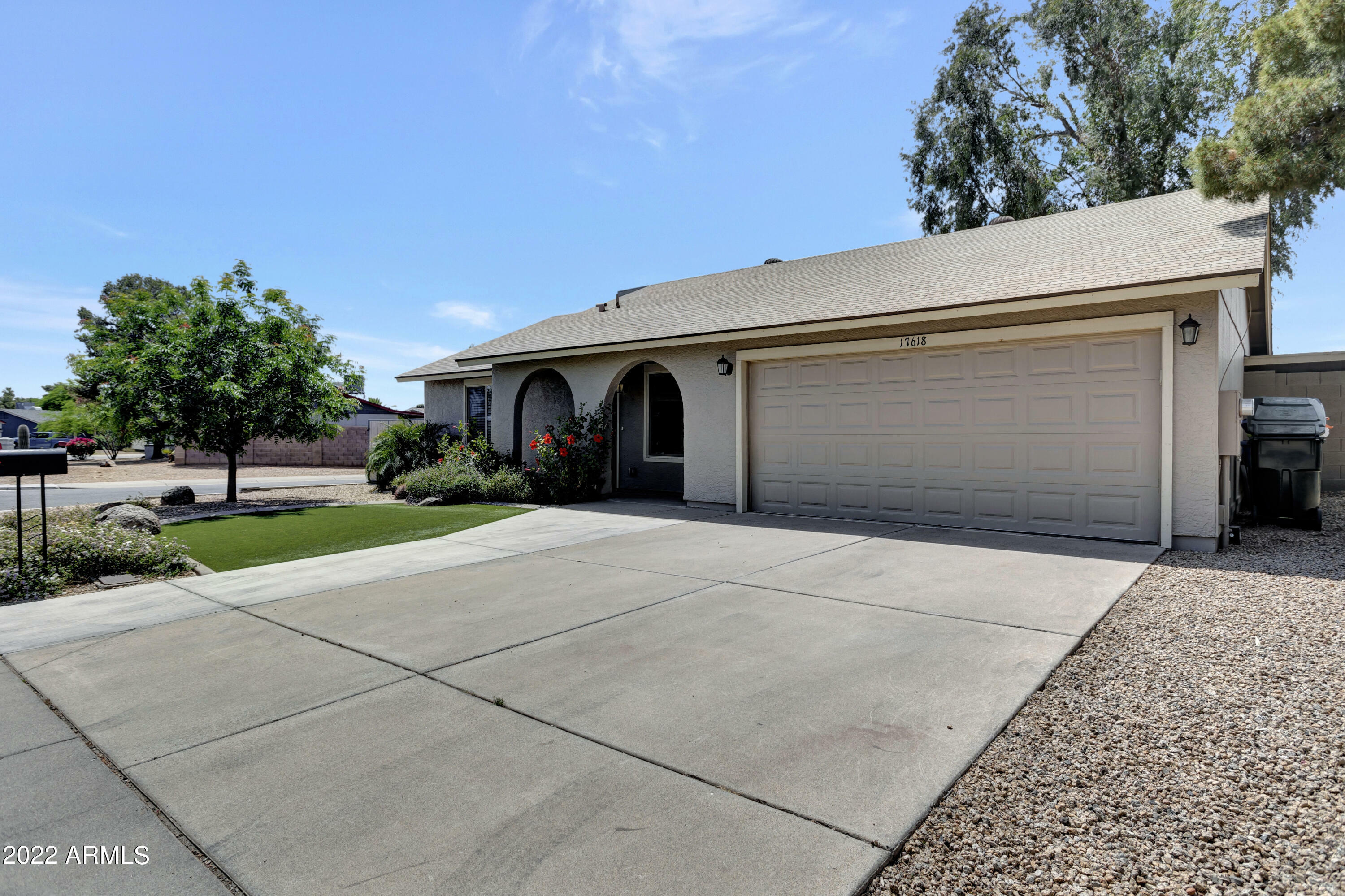 Property Photo: 17618 N 33rd Place AZ 85032