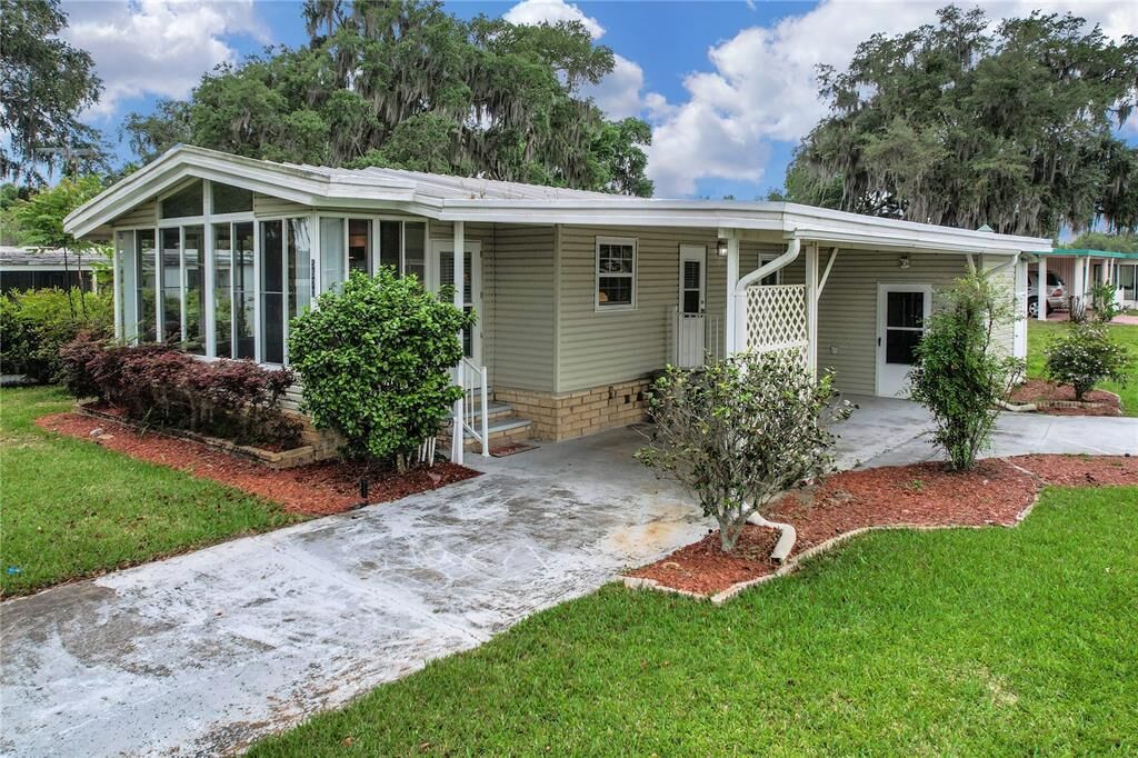 Property Photo: 5570 Lansing Drive FL 34785