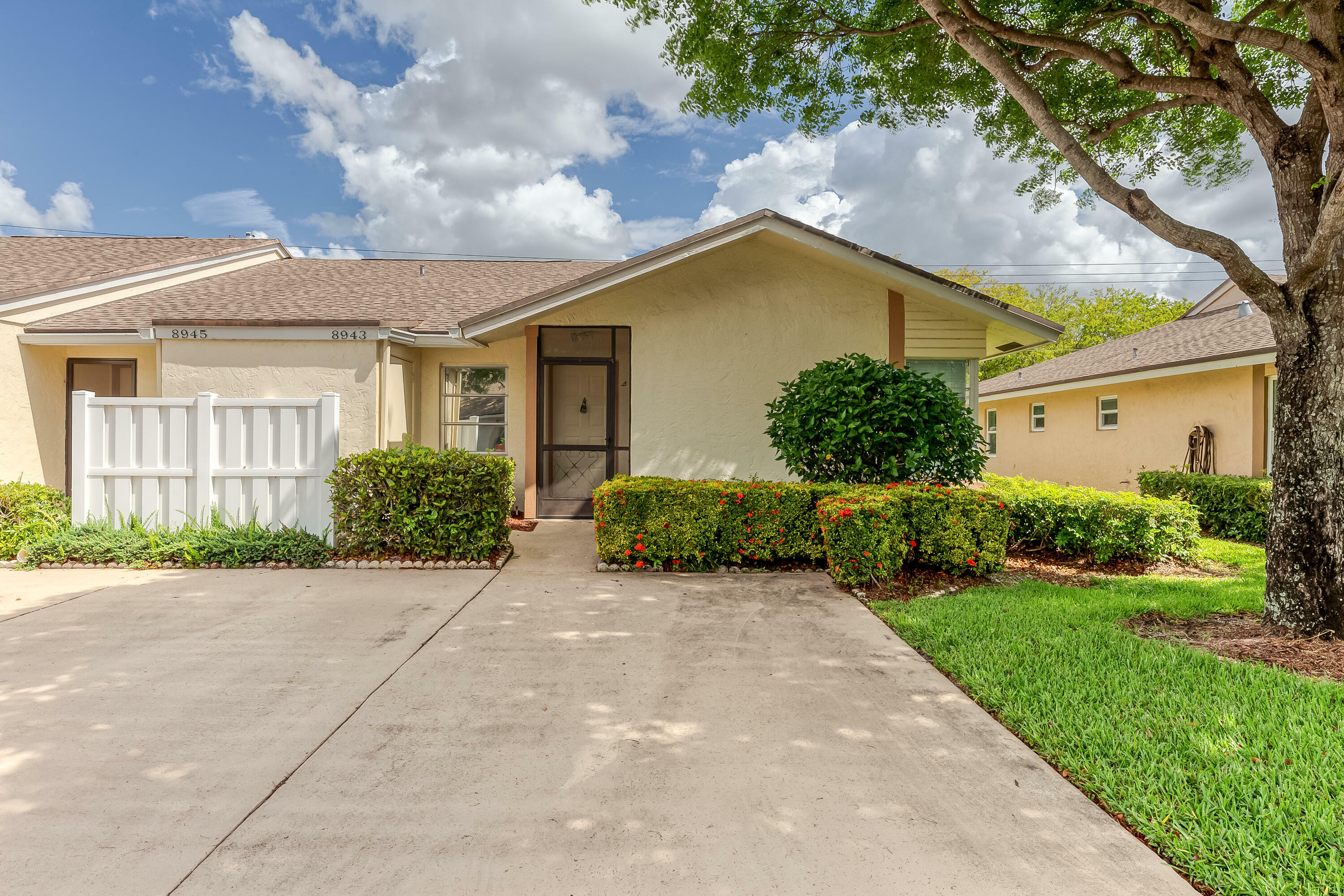 Property Photo:  8943 Sunnywood Place  FL 33496 